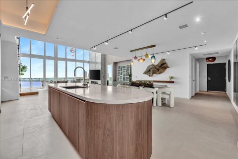 Condo in Miami, Florida, 3 bedrooms  № 1946368 - photo 14