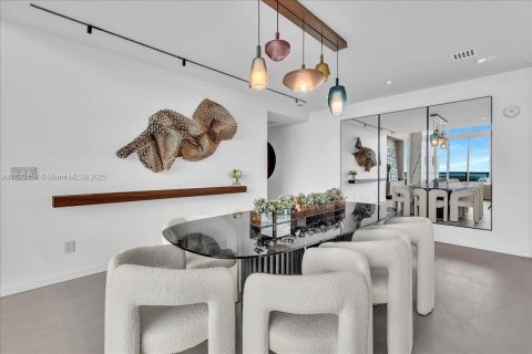 Condo in Miami, Florida, 3 bedrooms  № 1946368 - photo 24