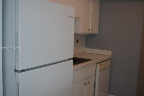 Copropriété à louer à North Miami, Floride: 1 chambre, 100.33 m2 № 2029217 - photo 5