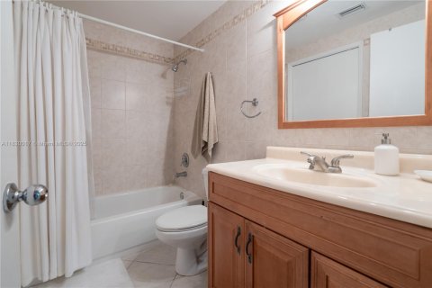 Condo in Aventura, Florida, 2 bedrooms  № 1804381 - photo 8