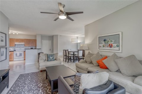 Condo in Aventura, Florida, 2 bedrooms  № 1804381 - photo 22
