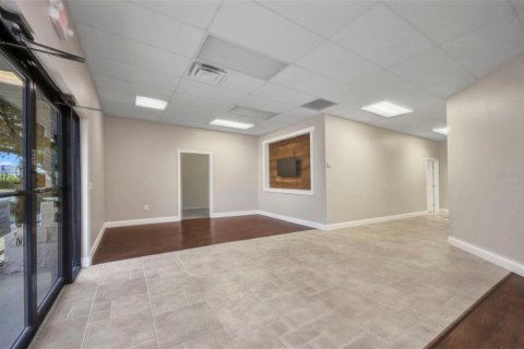 Immobilier commercial à louer à Port Charlotte, Floride: 1820.61 m2 № 1856620 - photo 13