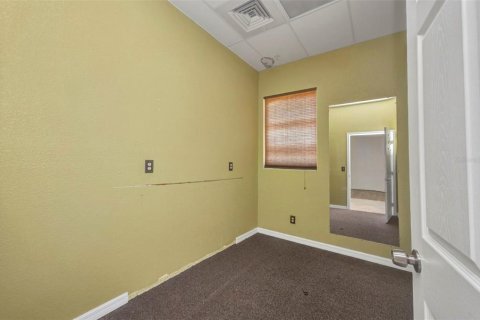 Immobilier commercial à louer à Port Charlotte, Floride: 1820.61 m2 № 1856620 - photo 3