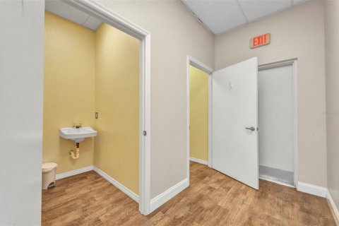 Immobilier commercial à louer à Port Charlotte, Floride: 1820.61 m2 № 1856620 - photo 28