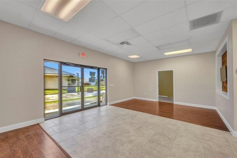 Immobilier commercial à louer à Port Charlotte, Floride: 1820.61 m2 № 1856620 - photo 12