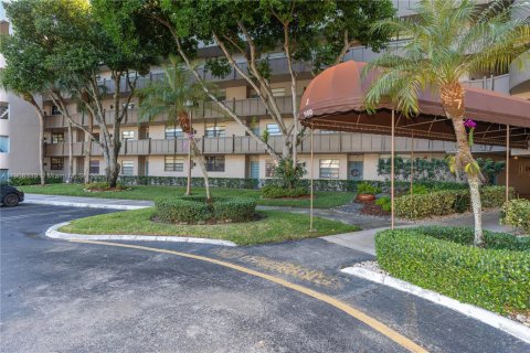 Copropriété à vendre à Pembroke Pines, Floride: 2 chambres, 110.27 m2 № 1963181 - photo 2