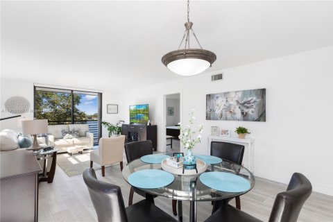 Copropriété à vendre à Pembroke Pines, Floride: 2 chambres, 110.27 m2 № 1963181 - photo 14