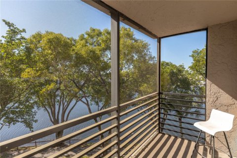 Copropriété à vendre à Pembroke Pines, Floride: 2 chambres, 110.27 m2 № 1963181 - photo 21