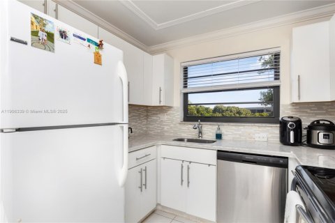 Copropriété à vendre à Pembroke Pines, Floride: 2 chambres, 110.27 m2 № 1963181 - photo 26