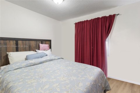 Townhouse in Miramar, Florida 4 bedrooms, 159.61 sq.m. № 1928097 - photo 5