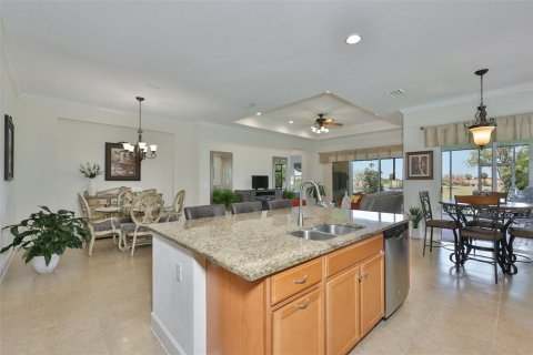 House in Sun City Center, Florida 2 bedrooms, 200.02 sq.m. № 2097207 - photo 13