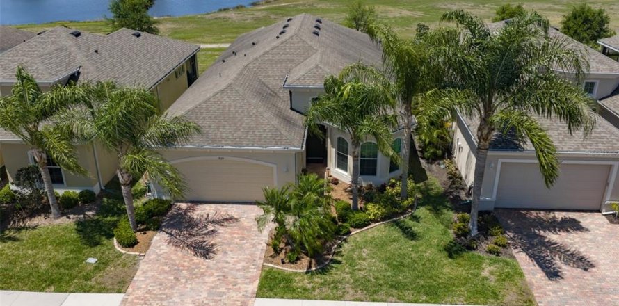 House in Sun City Center, Florida 2 bedrooms, 200.02 sq.m. № 2097207