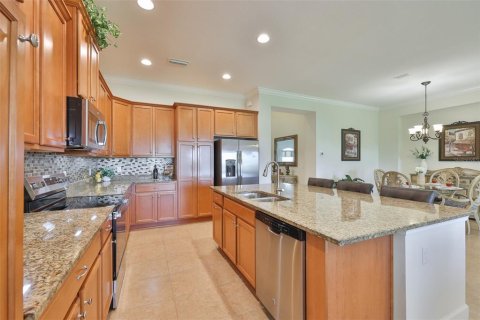 House in Sun City Center, Florida 2 bedrooms, 200.02 sq.m. № 2097207 - photo 10
