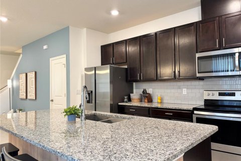 Townhouse in Windermere, Florida 3 bedrooms, 185.53 sq.m. № 2209813 - photo 21