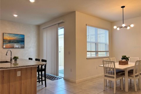 Townhouse in Windermere, Florida 3 bedrooms, 185.53 sq.m. № 2209813 - photo 15