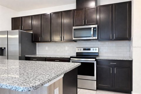 Townhouse in Windermere, Florida 3 bedrooms, 185.53 sq.m. № 2209813 - photo 19