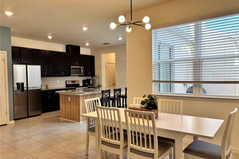 Townhouse in Windermere, Florida 3 bedrooms, 185.53 sq.m. № 2209813 - photo 12