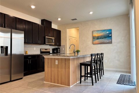 Townhouse in Windermere, Florida 3 bedrooms, 185.53 sq.m. № 2209813 - photo 13