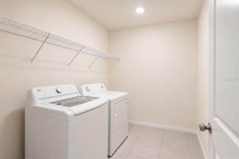 Townhouse in Windermere, Florida 3 bedrooms, 185.53 sq.m. № 2209813 - photo 26