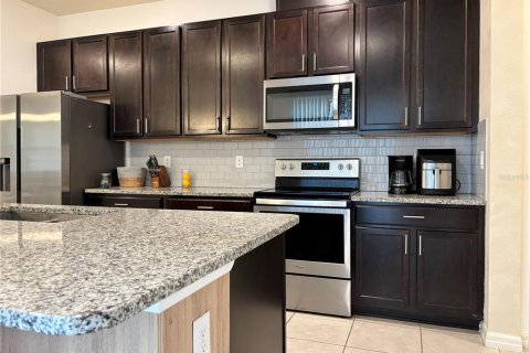 Townhouse in Windermere, Florida 3 bedrooms, 185.53 sq.m. № 2209813 - photo 22