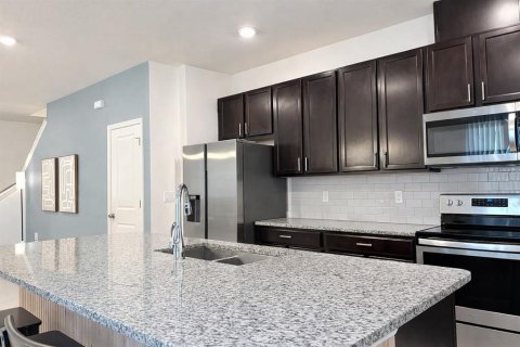 Townhouse in Windermere, Florida 3 bedrooms, 185.53 sq.m. № 2209813 - photo 18