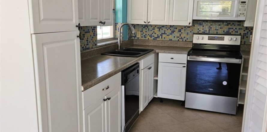 Townhouse in Deerfield Beach, Florida 2 bedrooms, 83.61 sq.m. № 1051394
