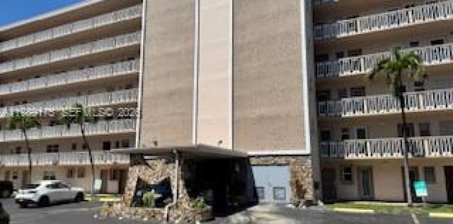 Condo in Hallandale Beach, Florida, 2 bedrooms № 2052020