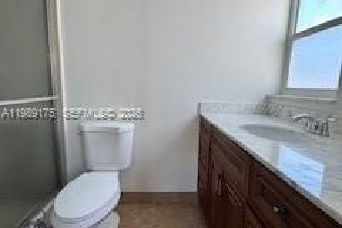 Condo in Hallandale Beach, Florida, 2 bedrooms № 2052020 - photo 13