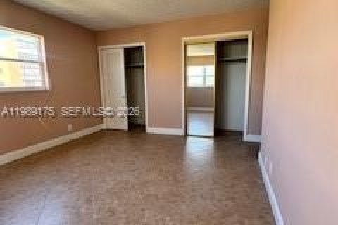 Condo in Hallandale Beach, Florida, 2 bedrooms № 2052020 - photo 7
