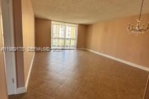 Condo in Hallandale Beach, Florida, 2 bedrooms № 2052020 - photo 6