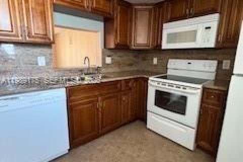 Condo in Hallandale Beach, Florida, 2 bedrooms № 2052020 - photo 2