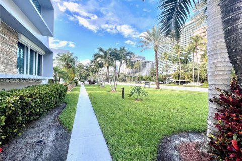 Снять в аренду кондоминиум в Бэл-Харбор, Флорида 1 спальня, 69.21м2, № 1997207 - фото 26