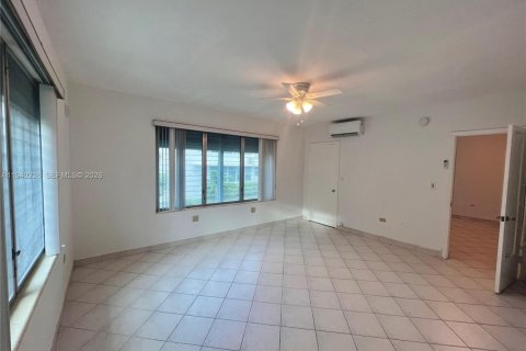 Снять в аренду кондоминиум в Бэл-Харбор, Флорида 1 спальня, 69.21м2, № 1997207 - фото 12