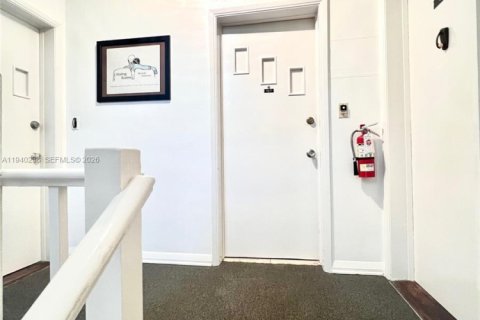 Снять в аренду кондоминиум в Бэл-Харбор, Флорида 1 спальня, 69.21м2, № 1997207 - фото 21