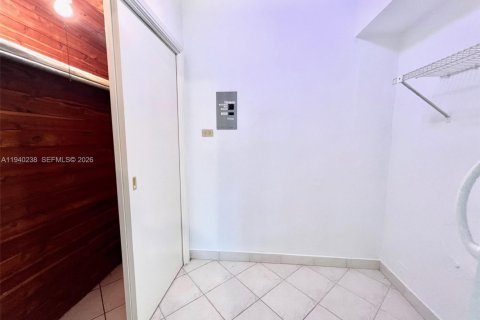 Снять в аренду кондоминиум в Бэл-Харбор, Флорида 1 спальня, 69.21м2, № 1997207 - фото 17