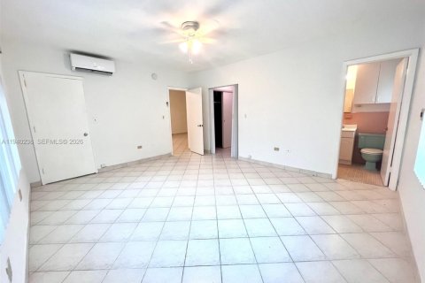 Снять в аренду кондоминиум в Бэл-Харбор, Флорида 1 спальня, 69.21м2, № 1997207 - фото 15