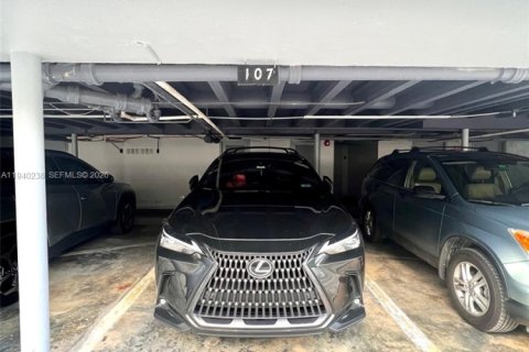 Снять в аренду кондоминиум в Бэл-Харбор, Флорида 1 спальня, 69.21м2, № 1997207 - фото 22