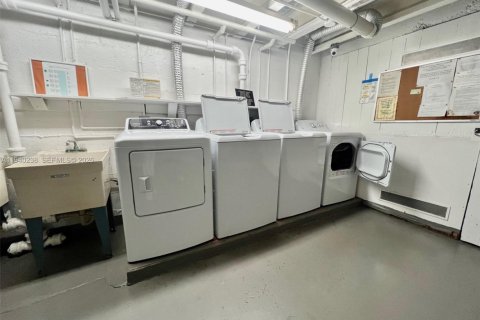 Снять в аренду кондоминиум в Бэл-Харбор, Флорида 1 спальня, 69.21м2, № 1997207 - фото 23