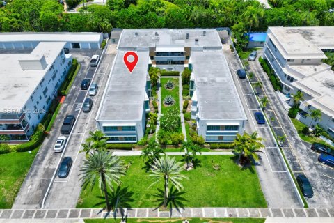 Снять в аренду кондоминиум в Бэл-Харбор, Флорида 1 спальня, 69.21м2, № 1997207 - фото 8