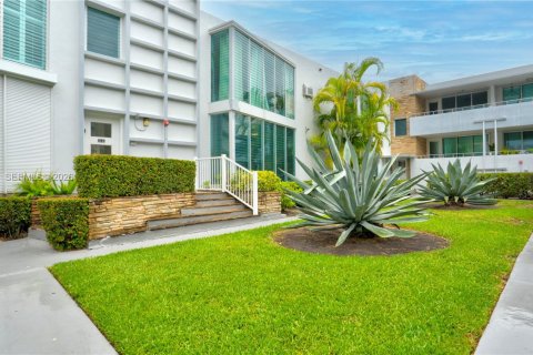 Снять в аренду кондоминиум в Бэл-Харбор, Флорида 1 спальня, 69.21м2, № 1997207 - фото 3
