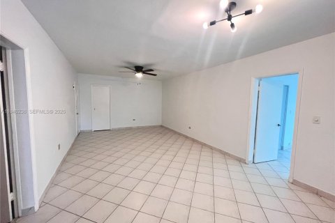 Снять в аренду кондоминиум в Бэл-Харбор, Флорида 1 спальня, 69.21м2, № 1997207 - фото 7