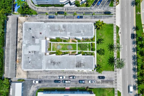 Снять в аренду кондоминиум в Бэл-Харбор, Флорида 1 спальня, 69.21м2, № 1997207 - фото 28