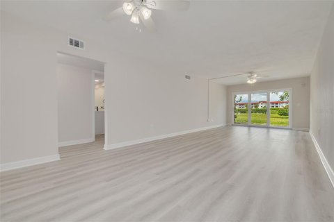 Condominio en venta en Saint Petersburg, Florida, 2 dormitorios, 94.3 m2 № 2199231 - foto 7