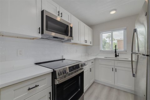 Condominio en venta en Saint Petersburg, Florida, 2 dormitorios, 94.3 m2 № 2199231 - foto 13