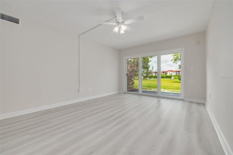 Condominio en venta en Saint Petersburg, Florida, 2 dormitorios, 94.3 m2 № 2199231 - foto 10