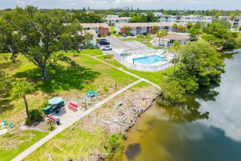 Condominio en venta en Saint Petersburg, Florida, 2 dormitorios, 94.3 m2 № 2199231 - foto 27