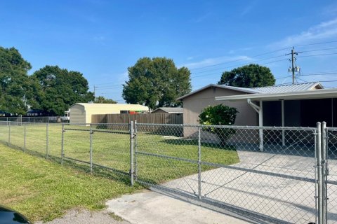 Commercial property in Okeechobee, Florida № 2174099 - photo 4