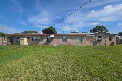 Commercial property in Okeechobee, Florida № 2174099 - photo 12