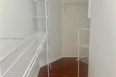 Townhouse in Hialeah, Florida 3 bedrooms, 113.34 sq.m. № 1999964 - photo 16