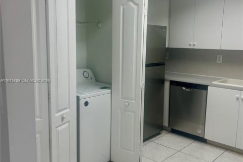 Снять в аренду таунхаус в Хайалиа, Флорида 3 спальни, 113.34м2, № 1999964 - фото 21